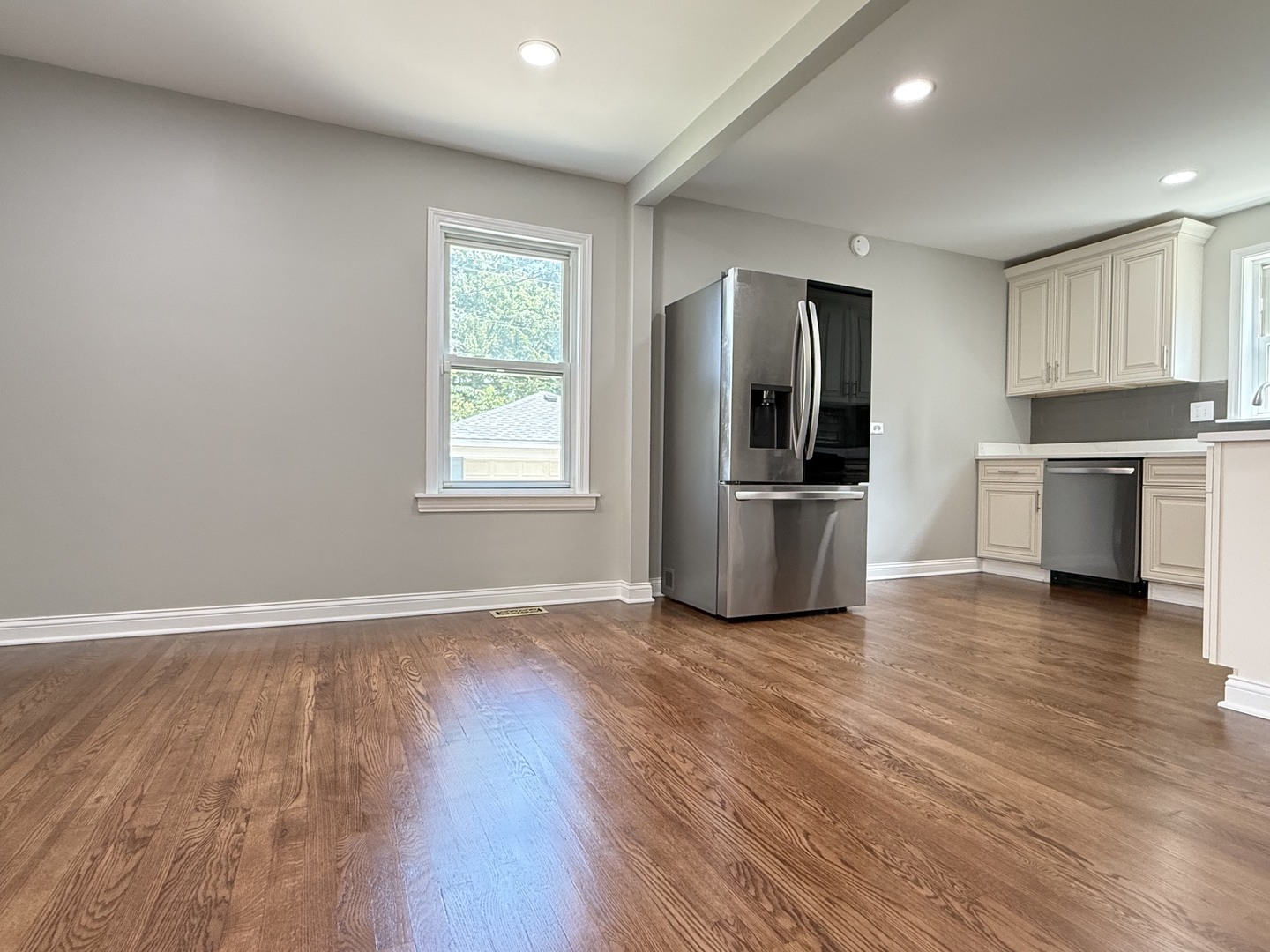 7119 N Merrimac Avenue Property Photo 6