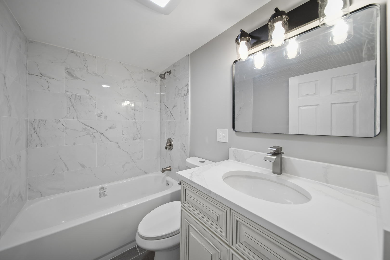 7119 N Merrimac Avenue Property Photo 8