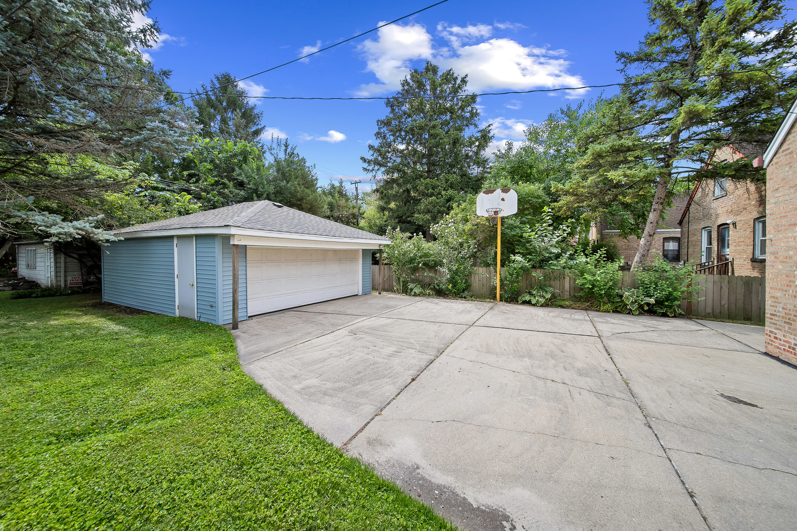 7119 N Merrimac Avenue Property Photo 9