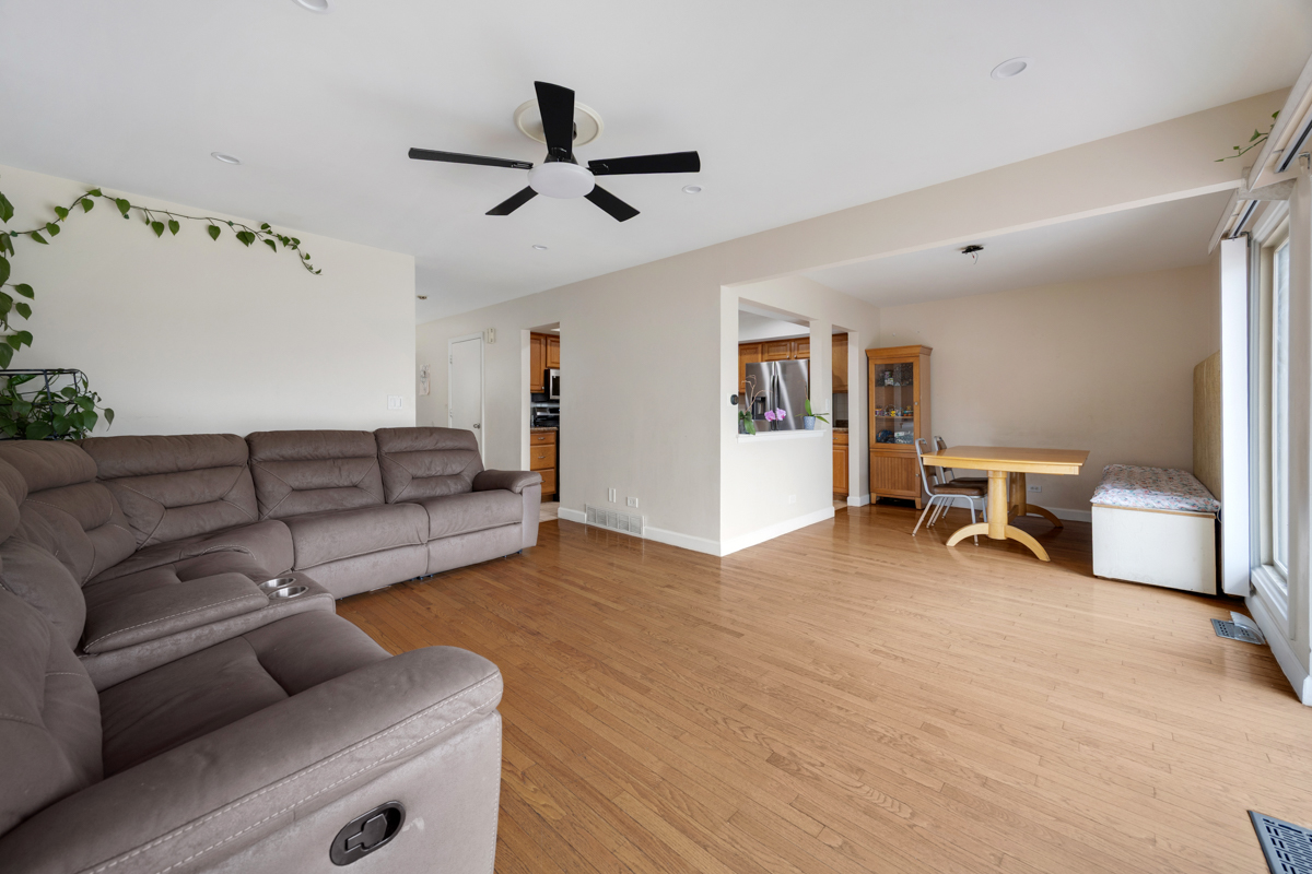 369 Cedar Tree Court Property Photo 4