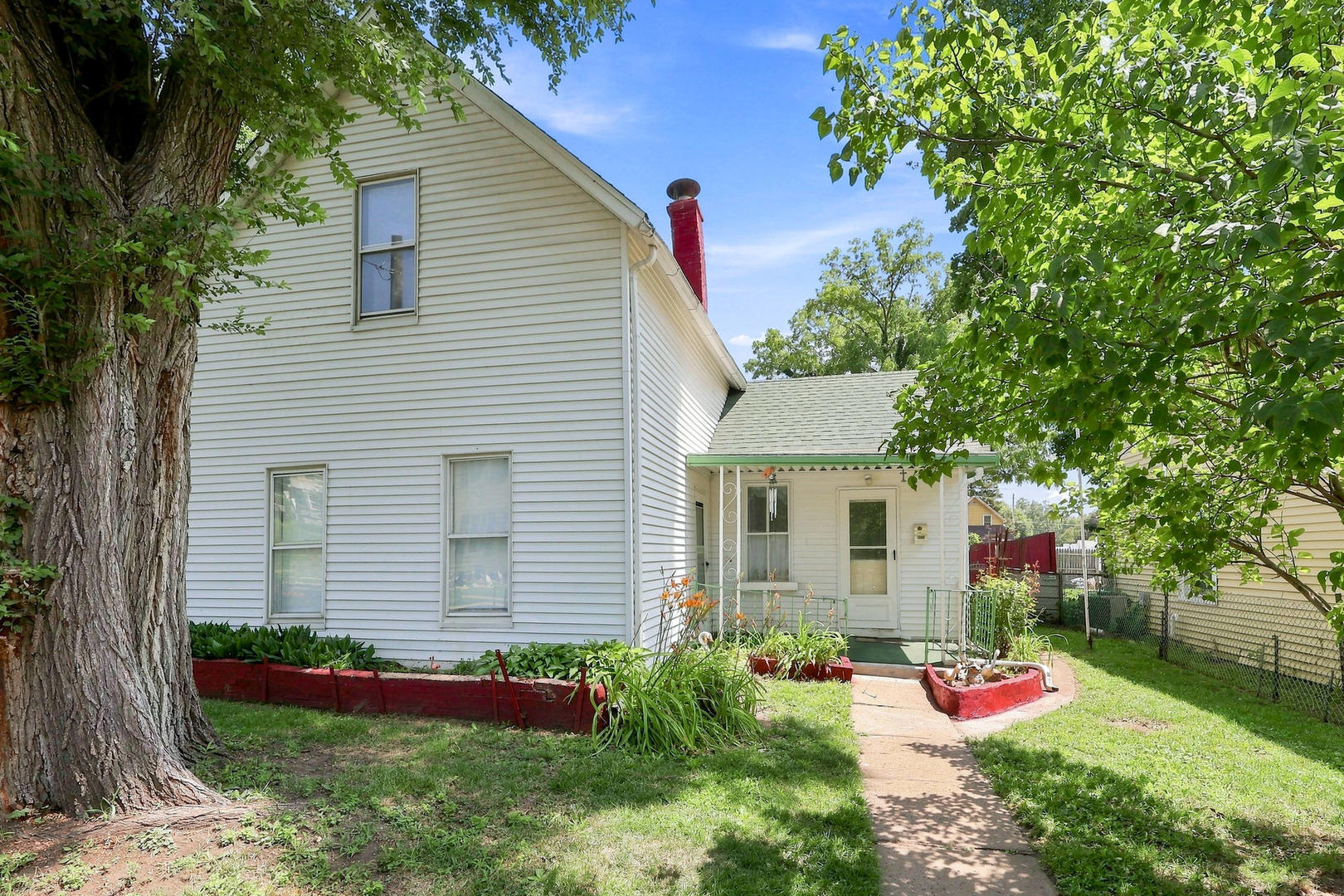 621 Oak Street Property Photo 1