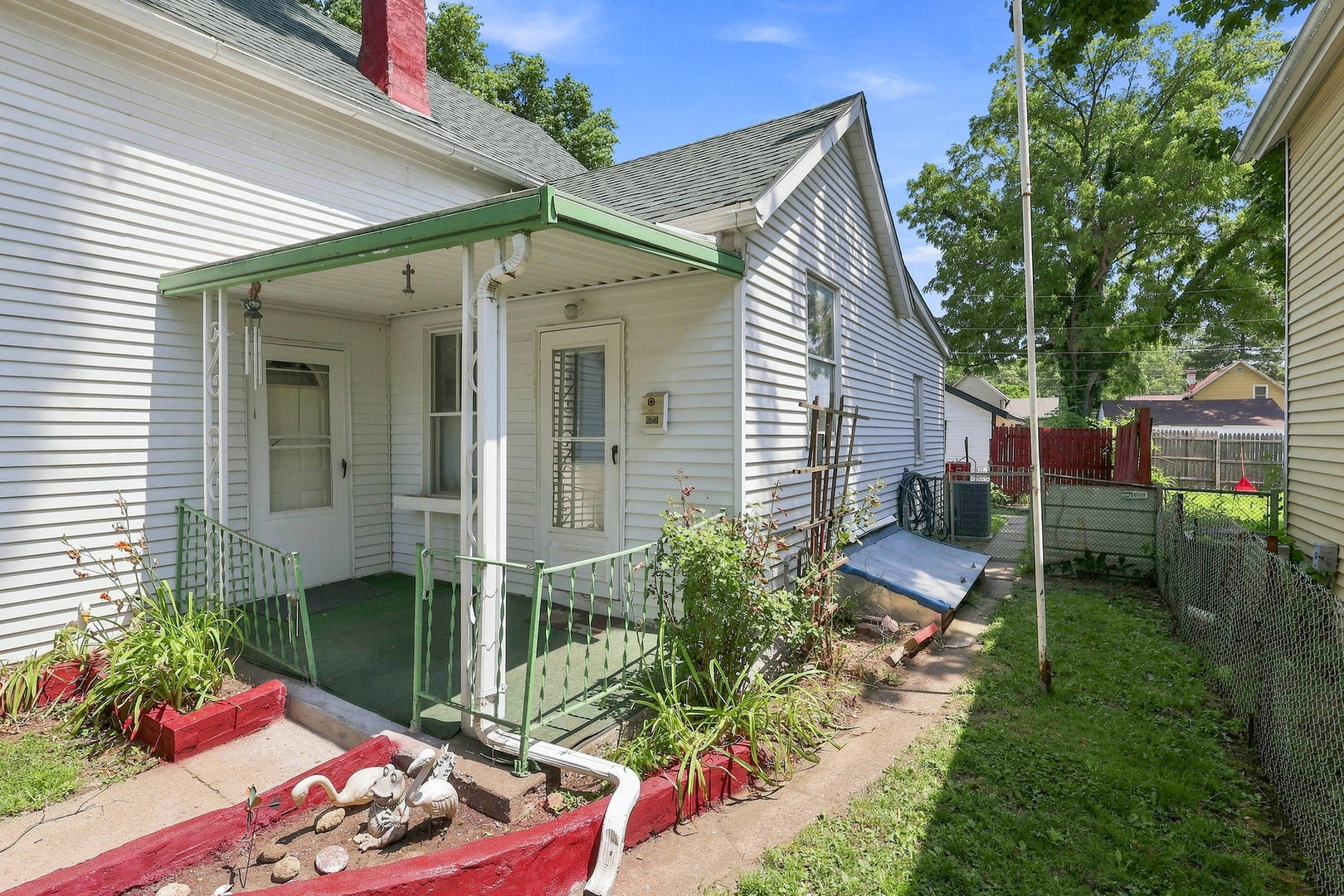 621 Oak Street Property Photo 3