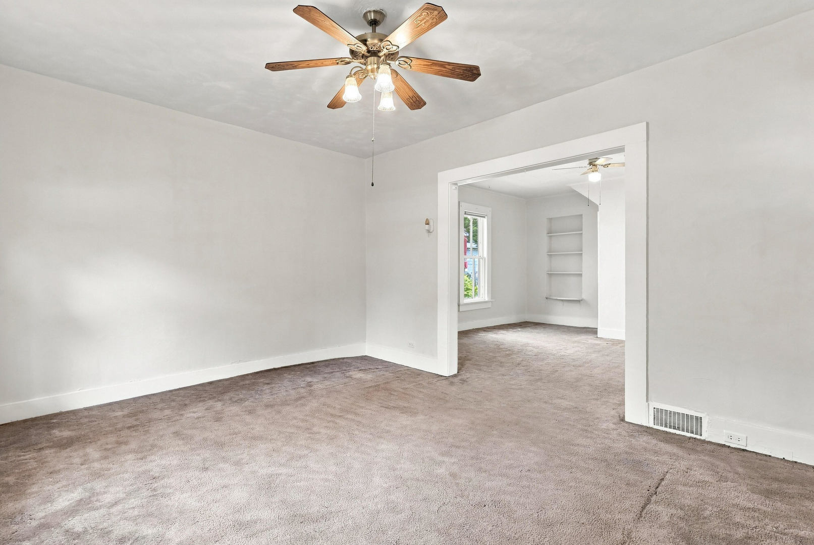 621 Oak Street Property Photo 5