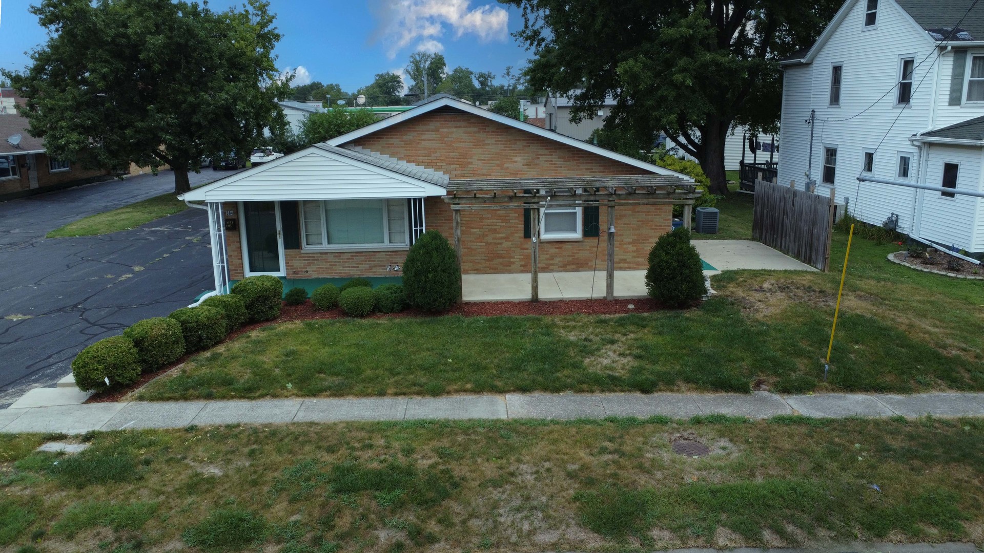 304 E Cherry Street 1 Property Photo 2