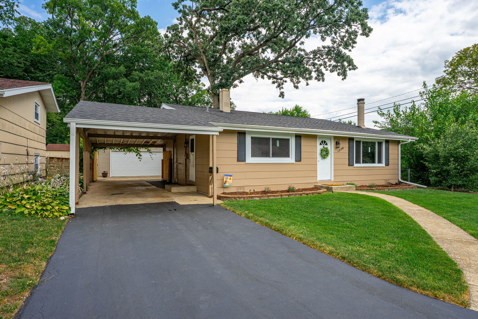 1226 Grant Drive Property Photo 1