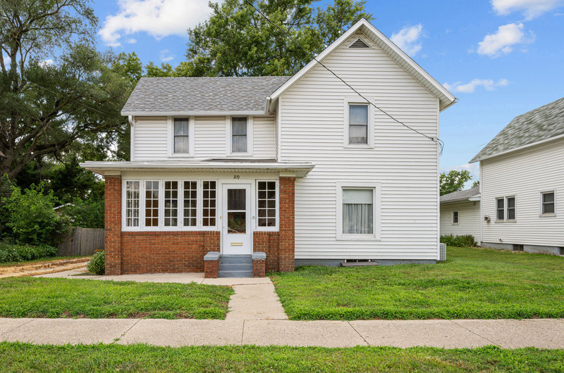 819 N Elm Street Property Photo 1
