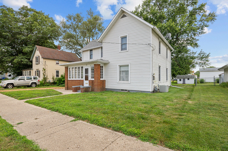 819 N Elm Street Property Photo 2