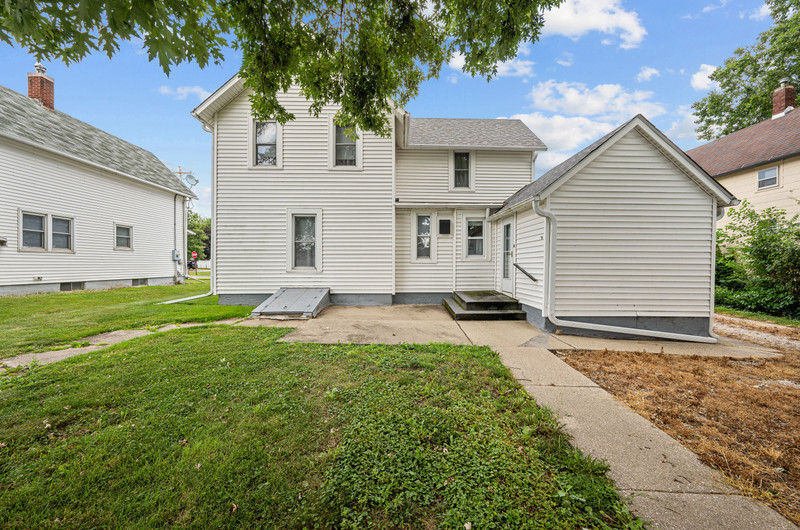 819 N Elm Street Property Photo 5