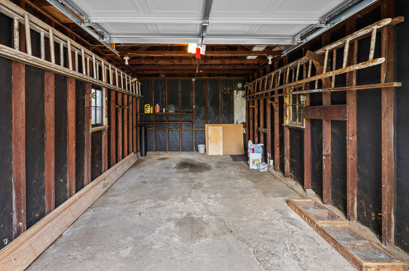 819 N Elm Street Property Photo 9