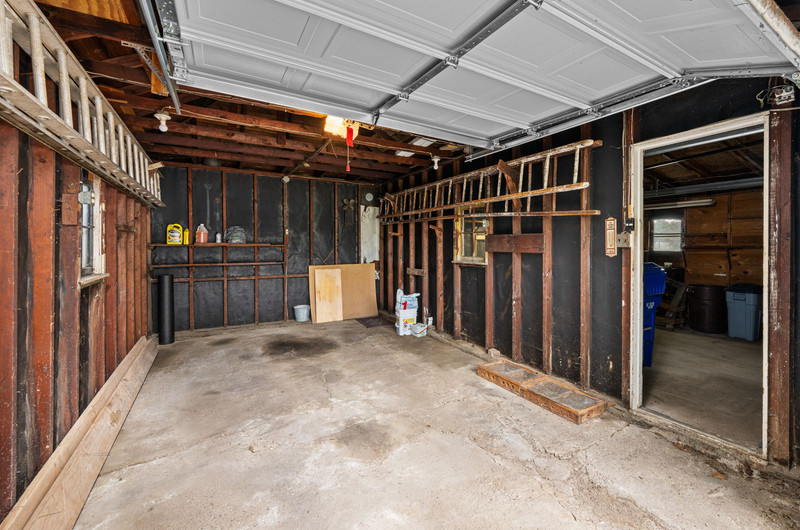 819 N Elm Street Property Photo 10