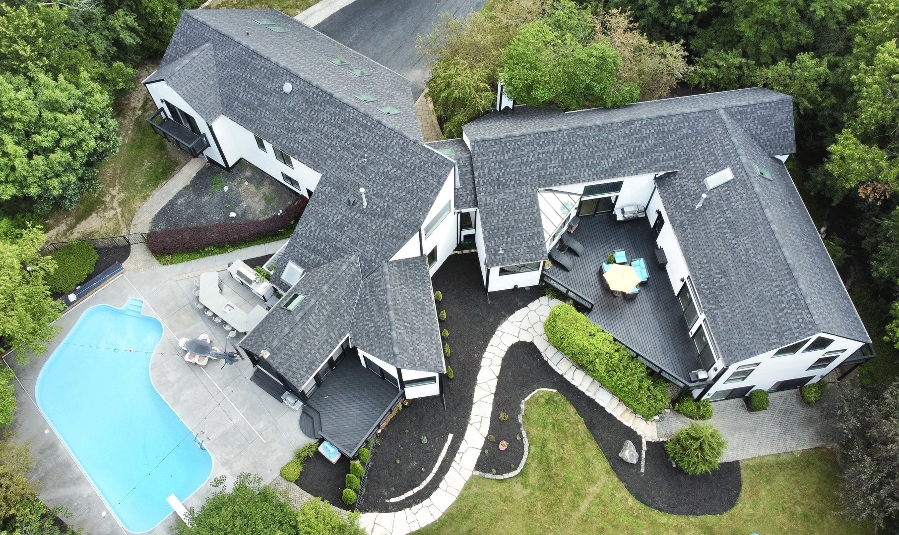 112 Ravine Lane Property Photo 4