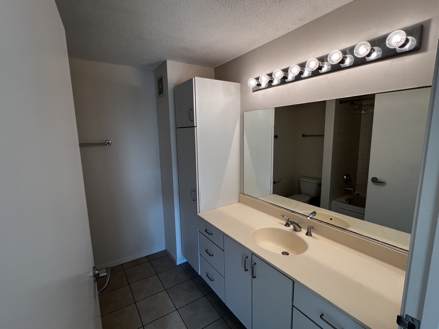 9655 Woods Drive 406 Property Photo 15