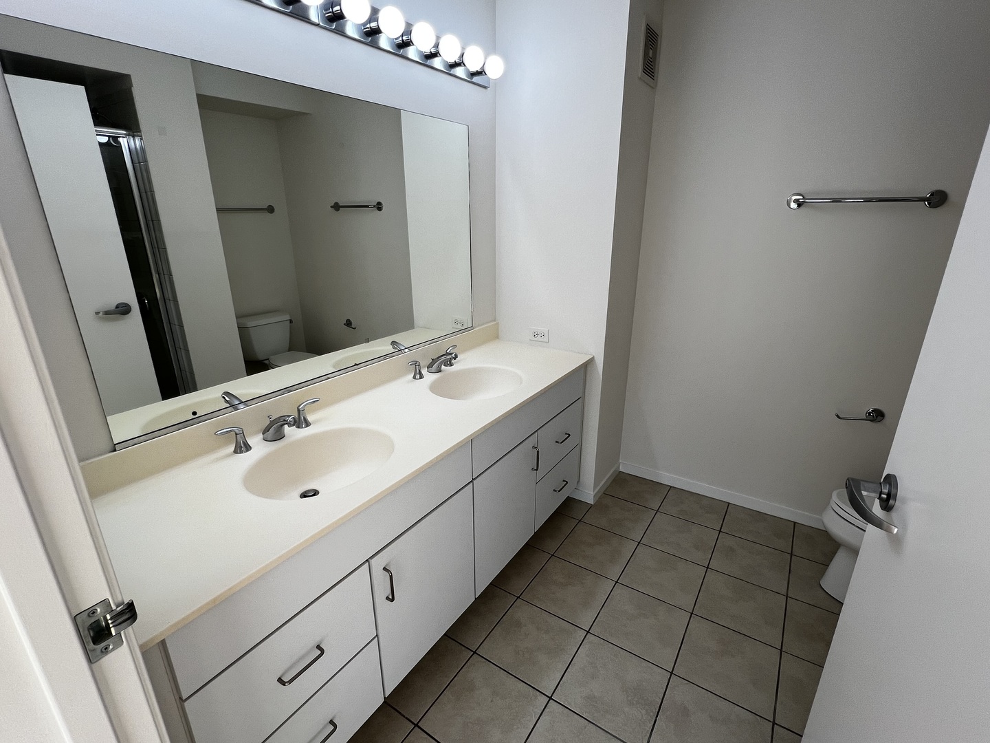 9655 Woods Drive 406 Property Photo 17