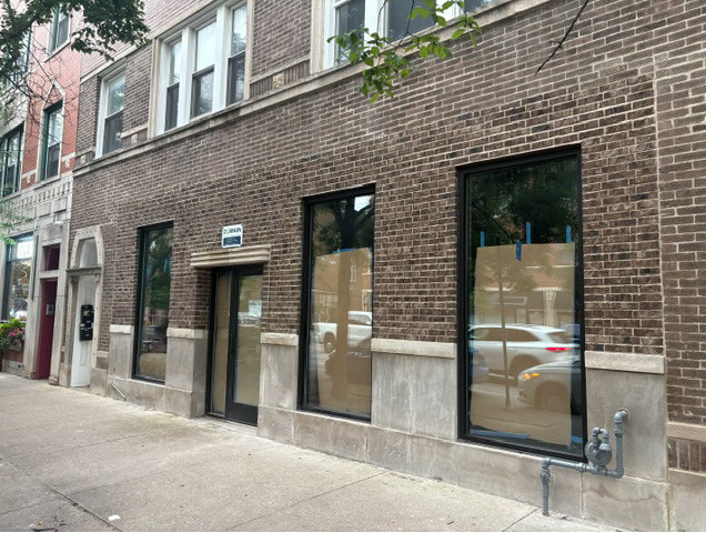 1925 W Montrose Avenue Property Photo 1