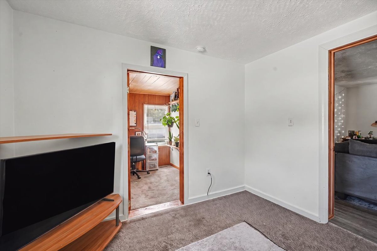 1207 S Main Street Property Photo 14