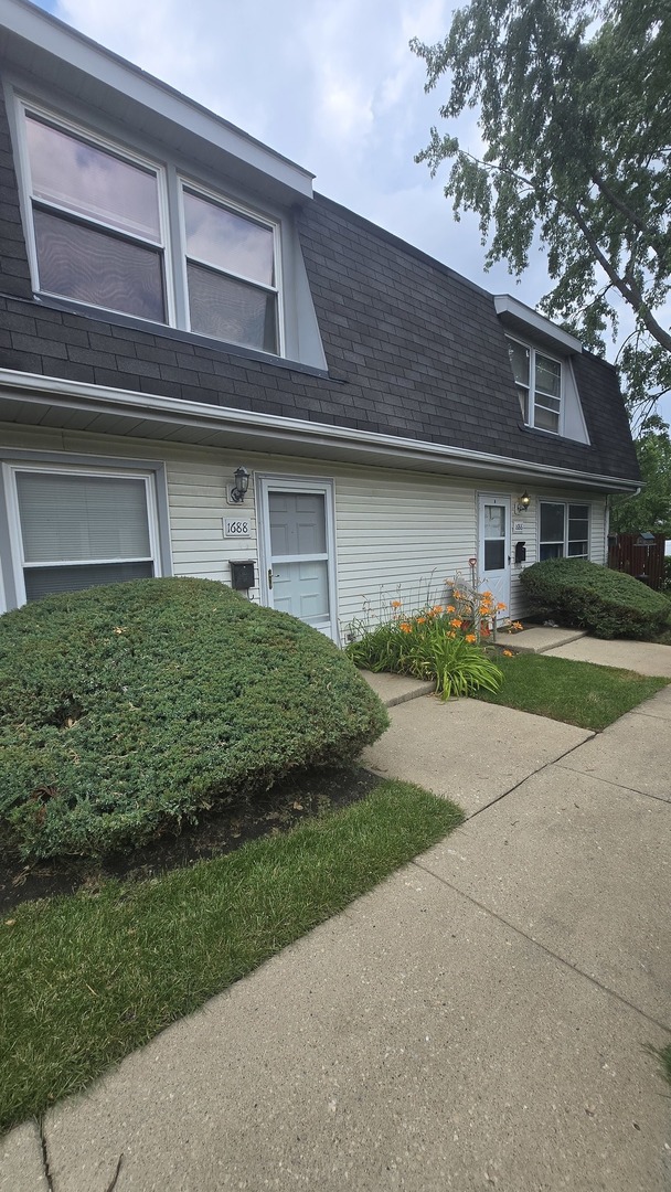 1688 Queensbury Circle Property Photo 2