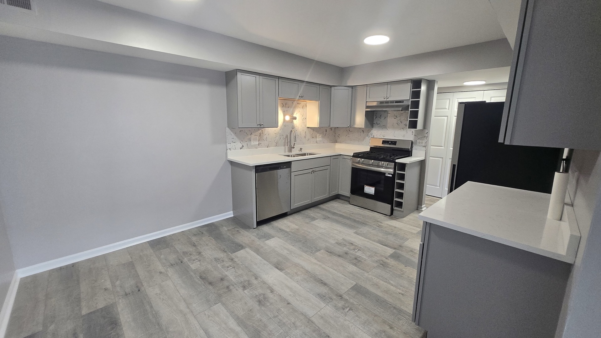 1688 Queensbury Circle Property Photo 4