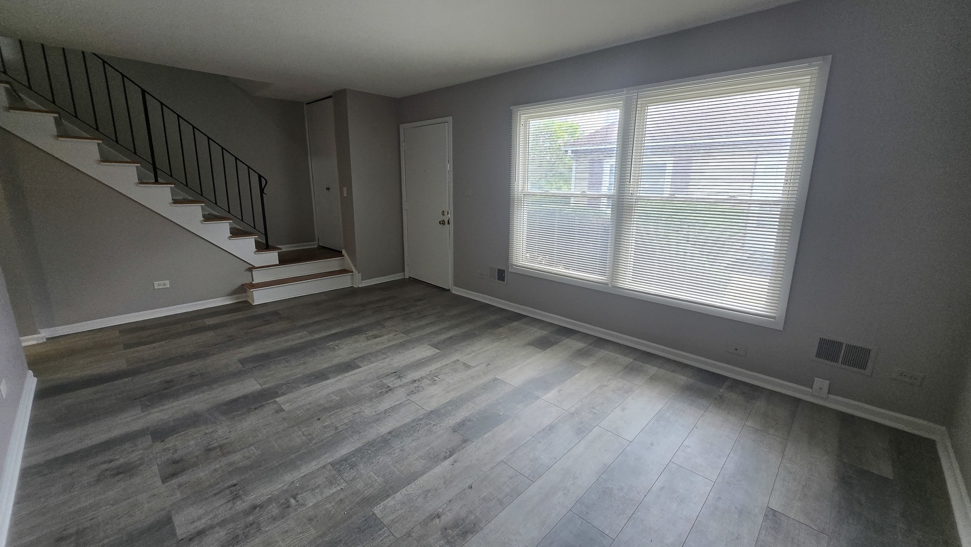 1688 Queensbury Circle Property Photo 8