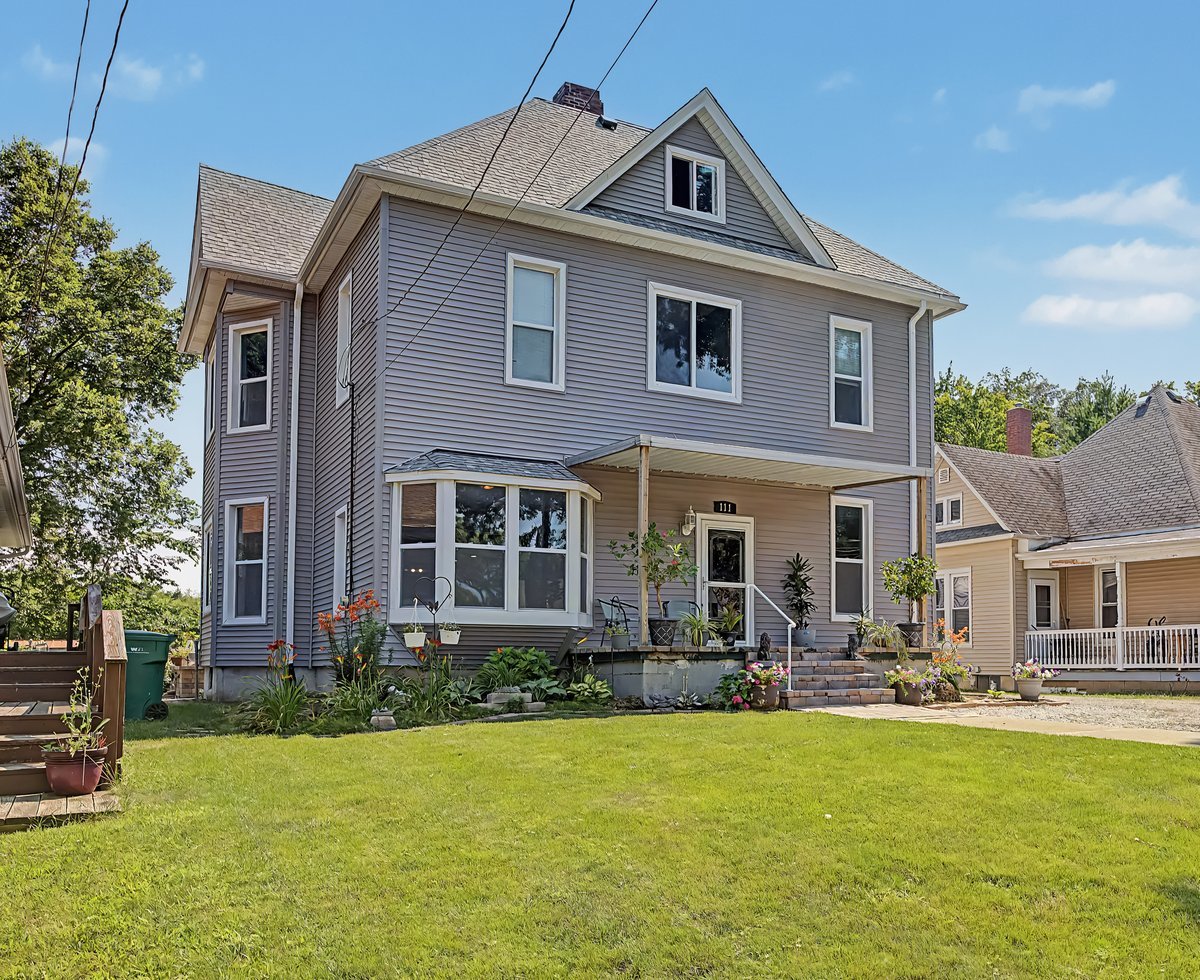 111 7th Street Property Photo 1