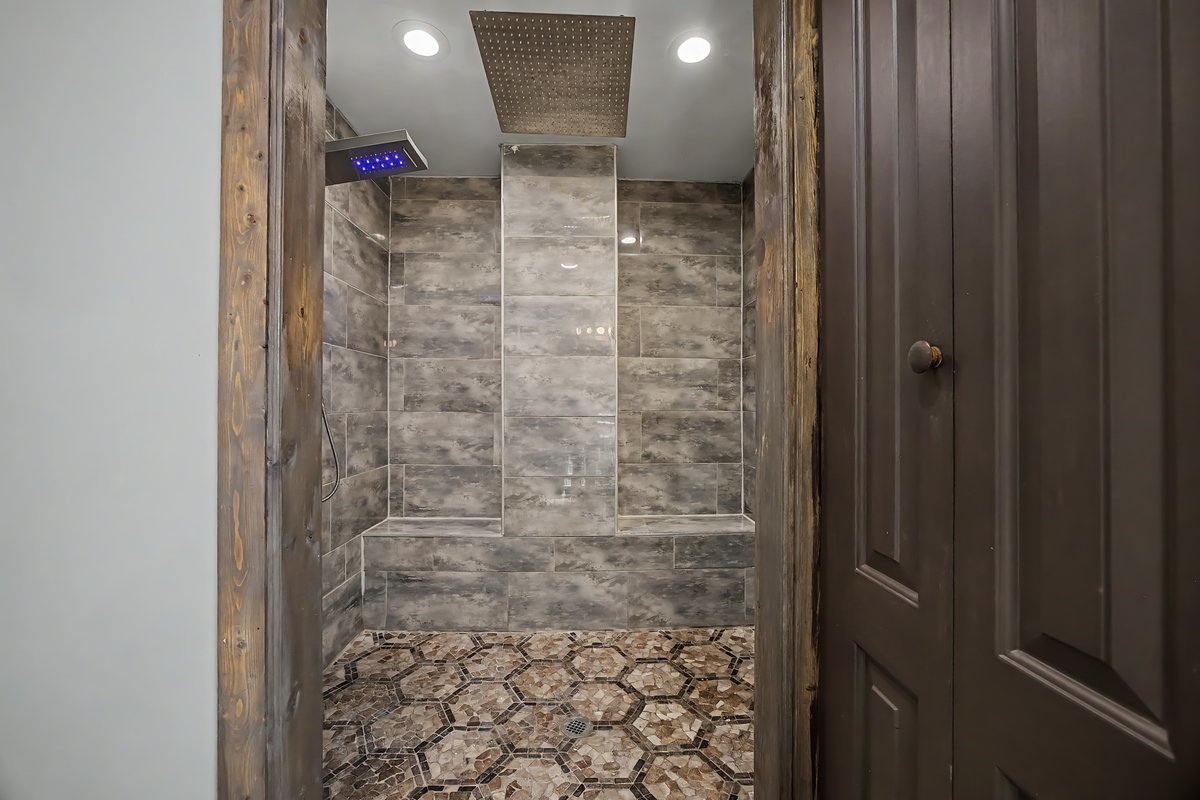 111 7th Street Property Photo 32