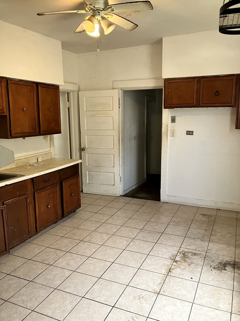 11035 S Edbrooke Avenue Property Photo 10