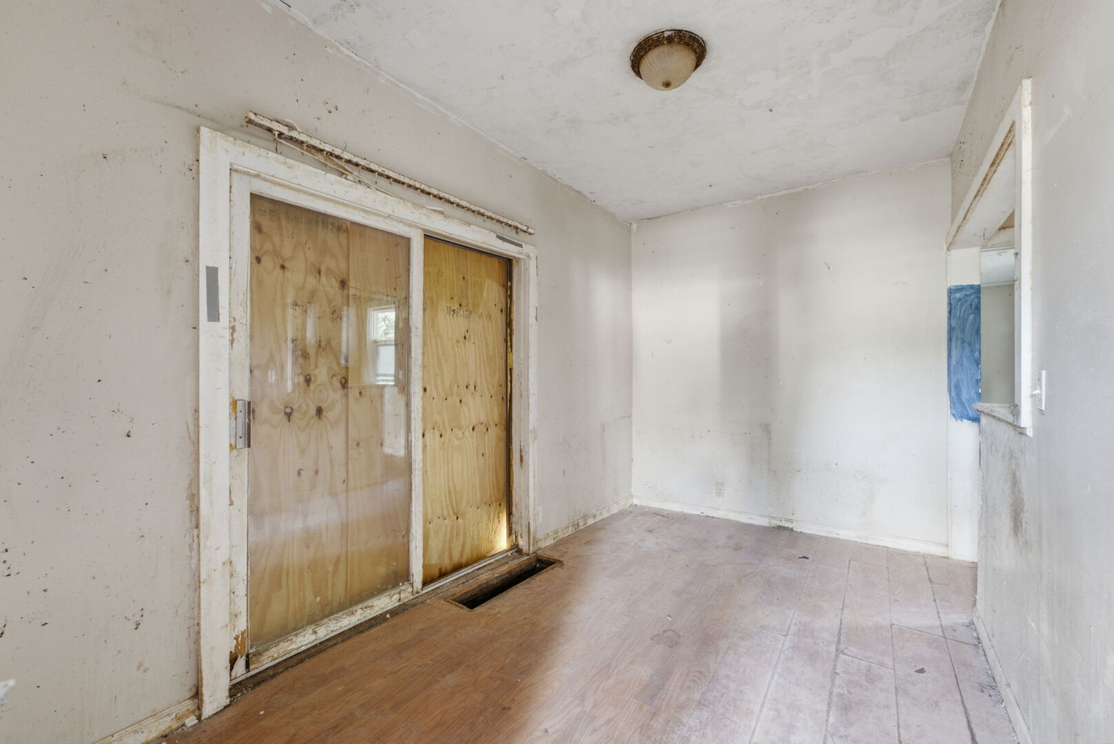 1851 W 6th Street Property Photo 7