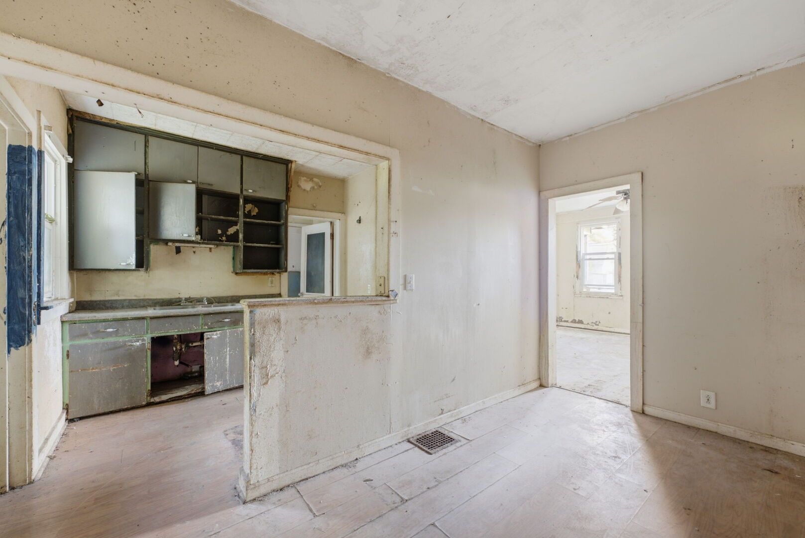 1851 W 6th Street Property Photo 8