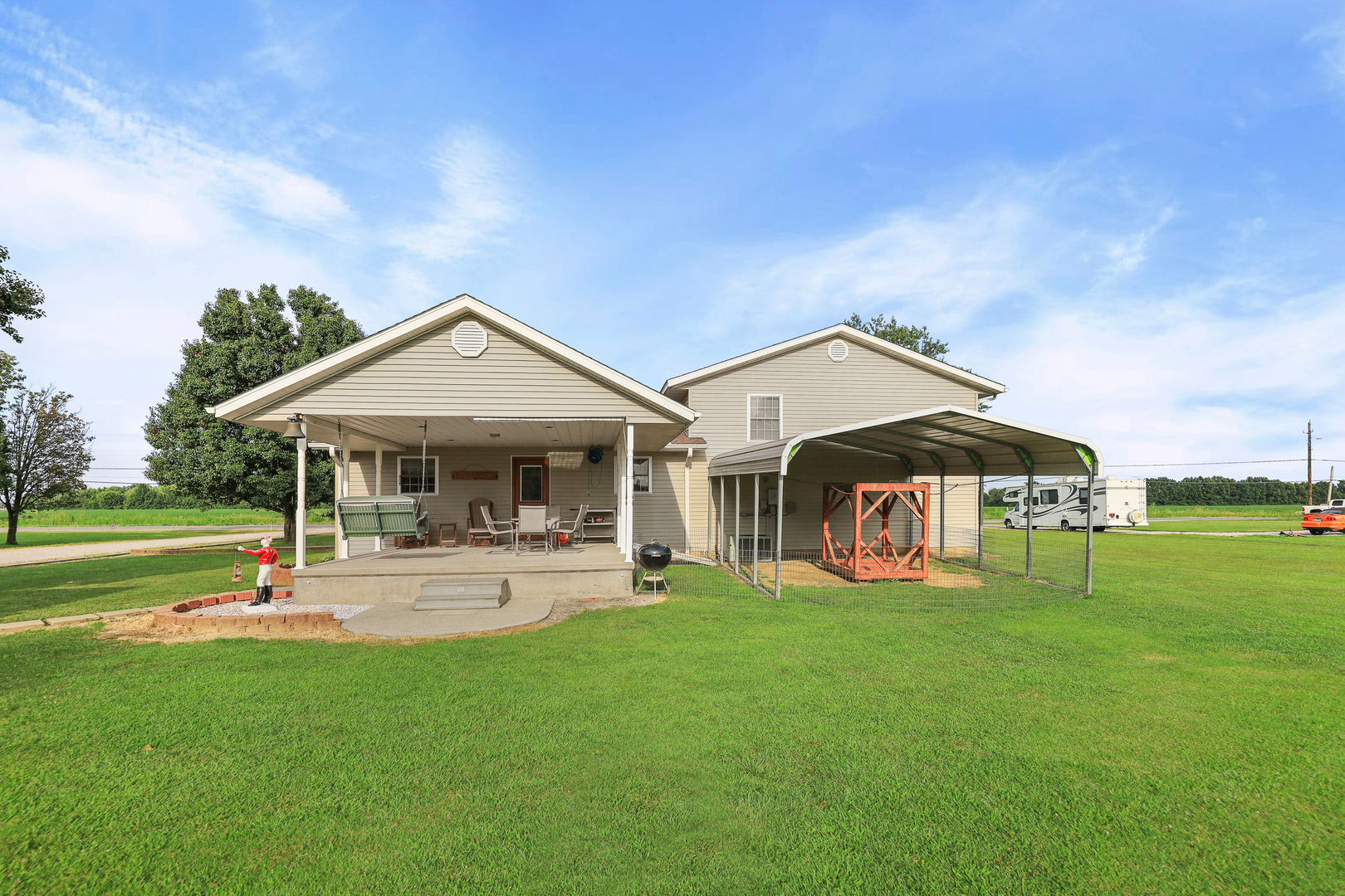 2081 N Broadway Avenue Property Photo 5
