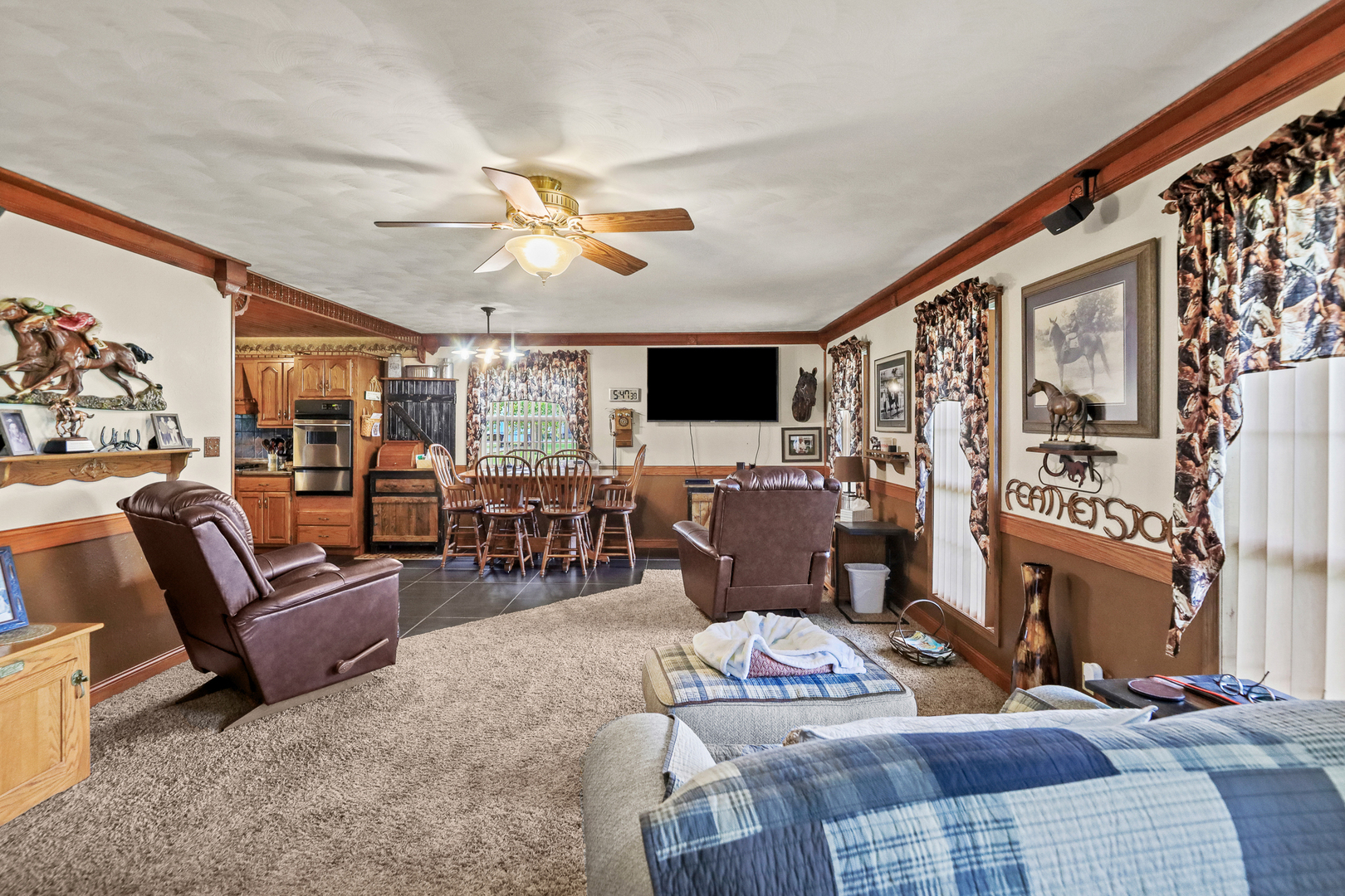 2081 N Broadway Avenue Property Photo 8