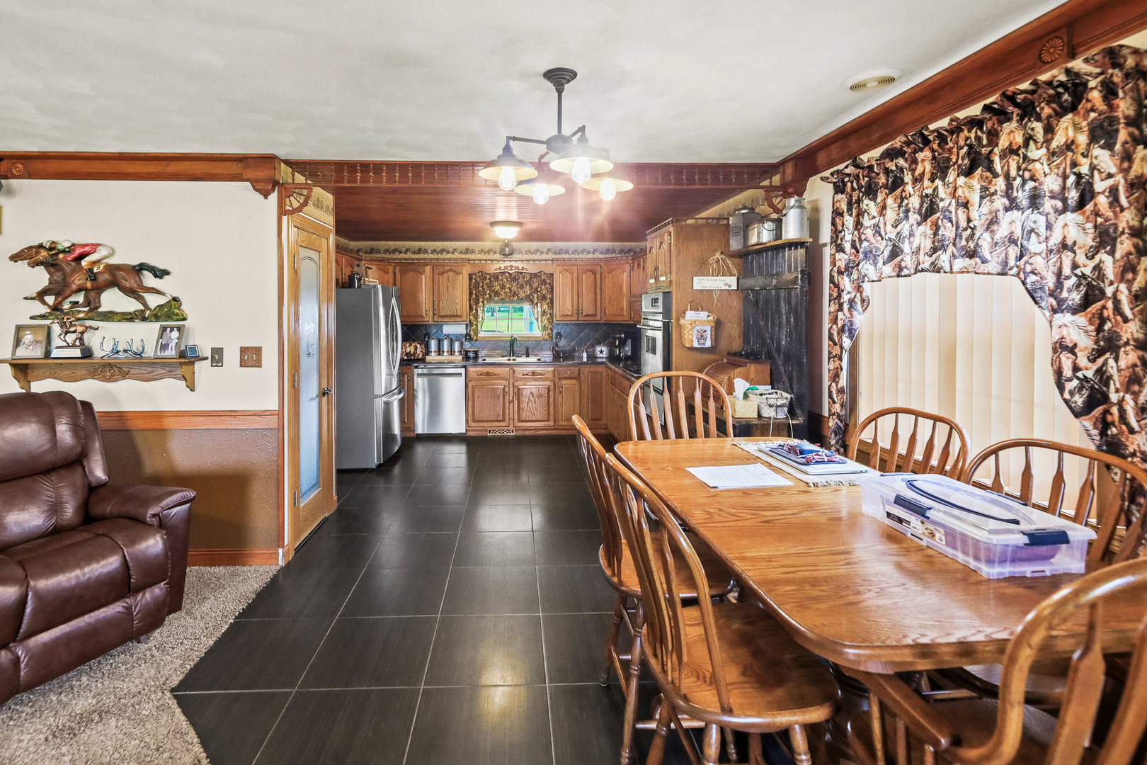 2081 N Broadway Avenue Property Photo 10