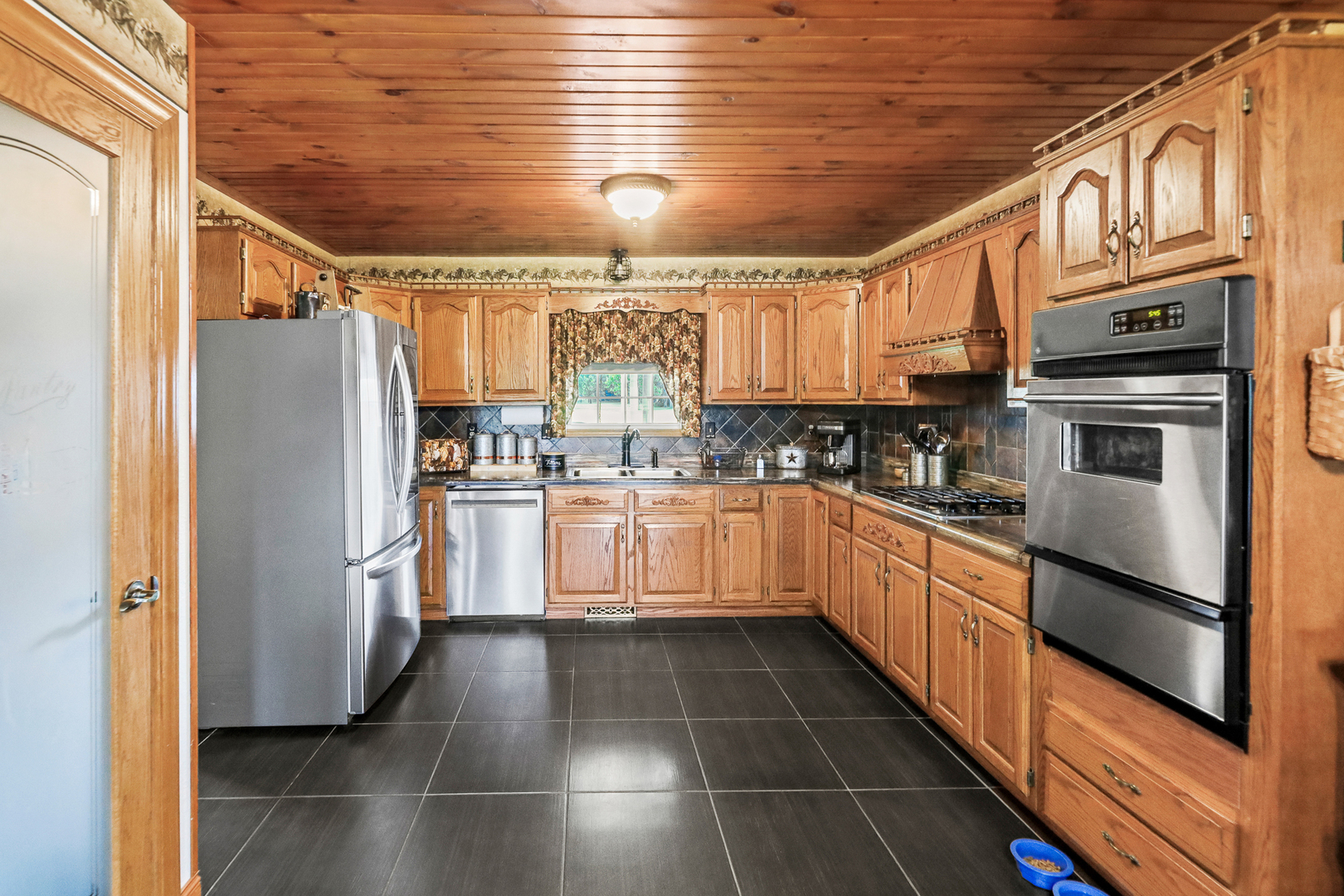 2081 N Broadway Avenue Property Photo 11
