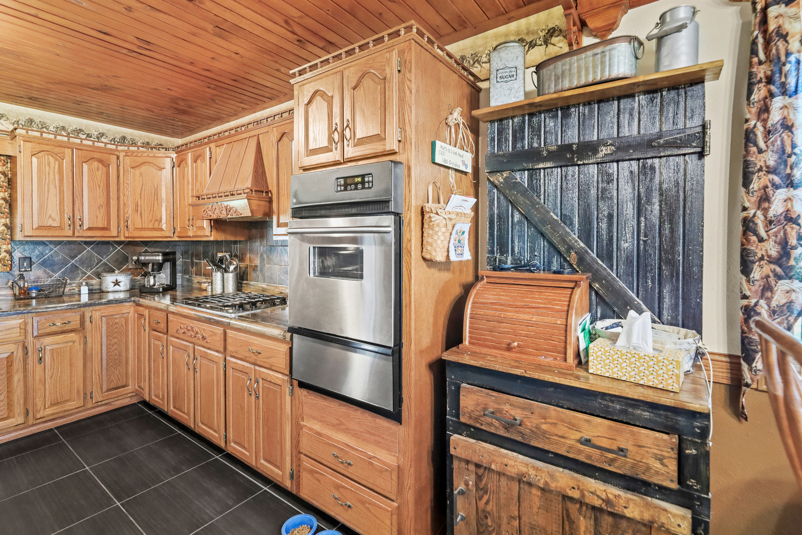 2081 N Broadway Avenue Property Photo 12