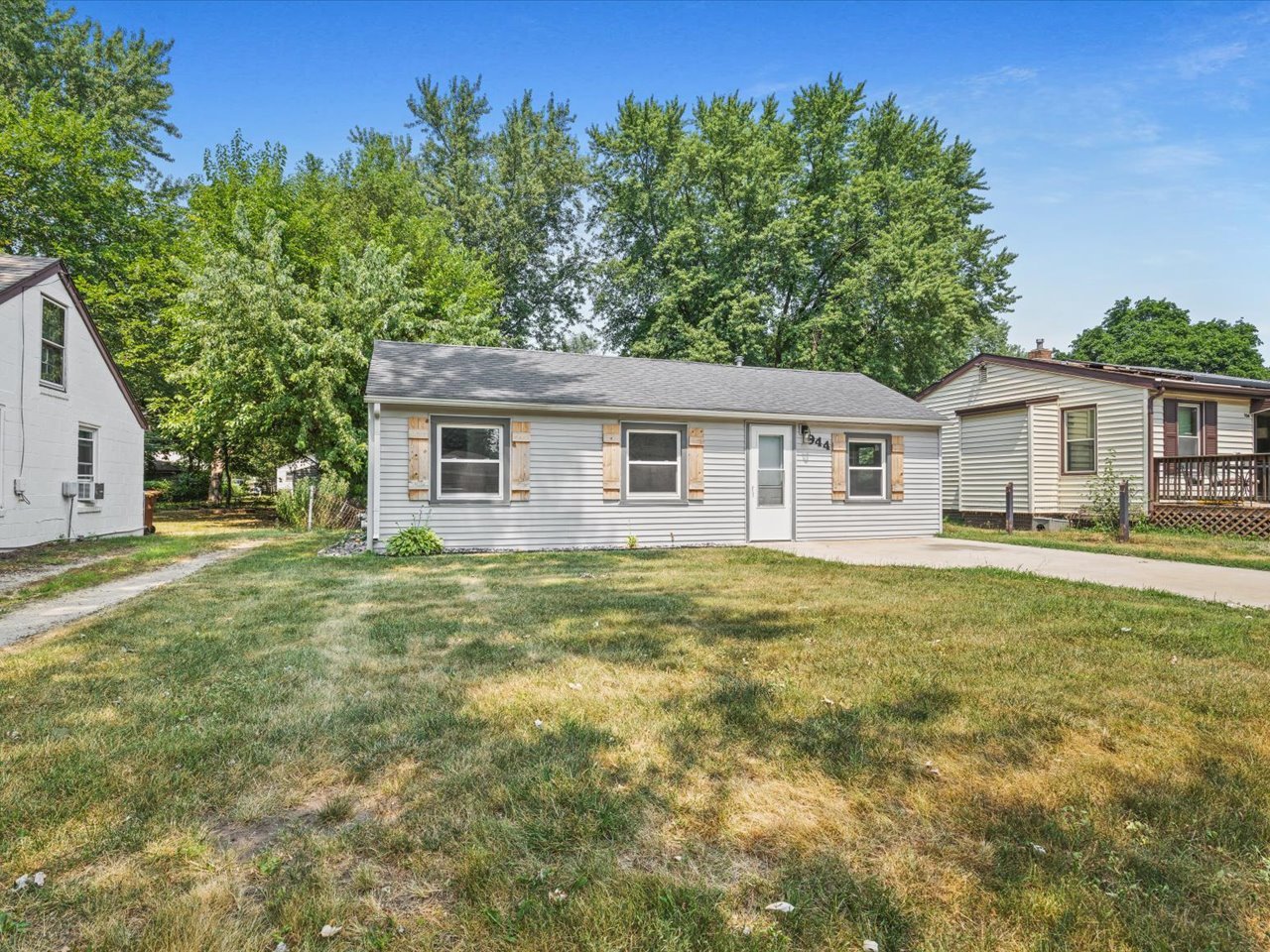 944 Kingsley Drive Property Photo 1