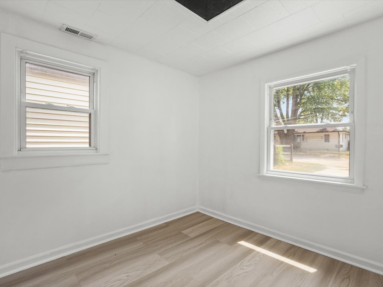 944 Kingsley Drive Property Photo 14