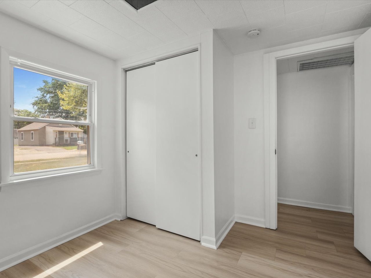 944 Kingsley Drive Property Photo 15