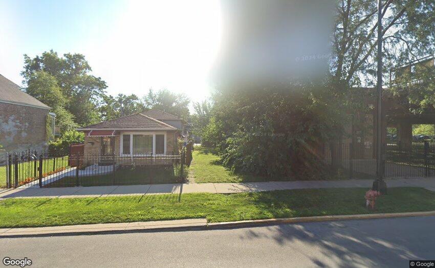 6330 S Loomis Boulevard Property Photo 1