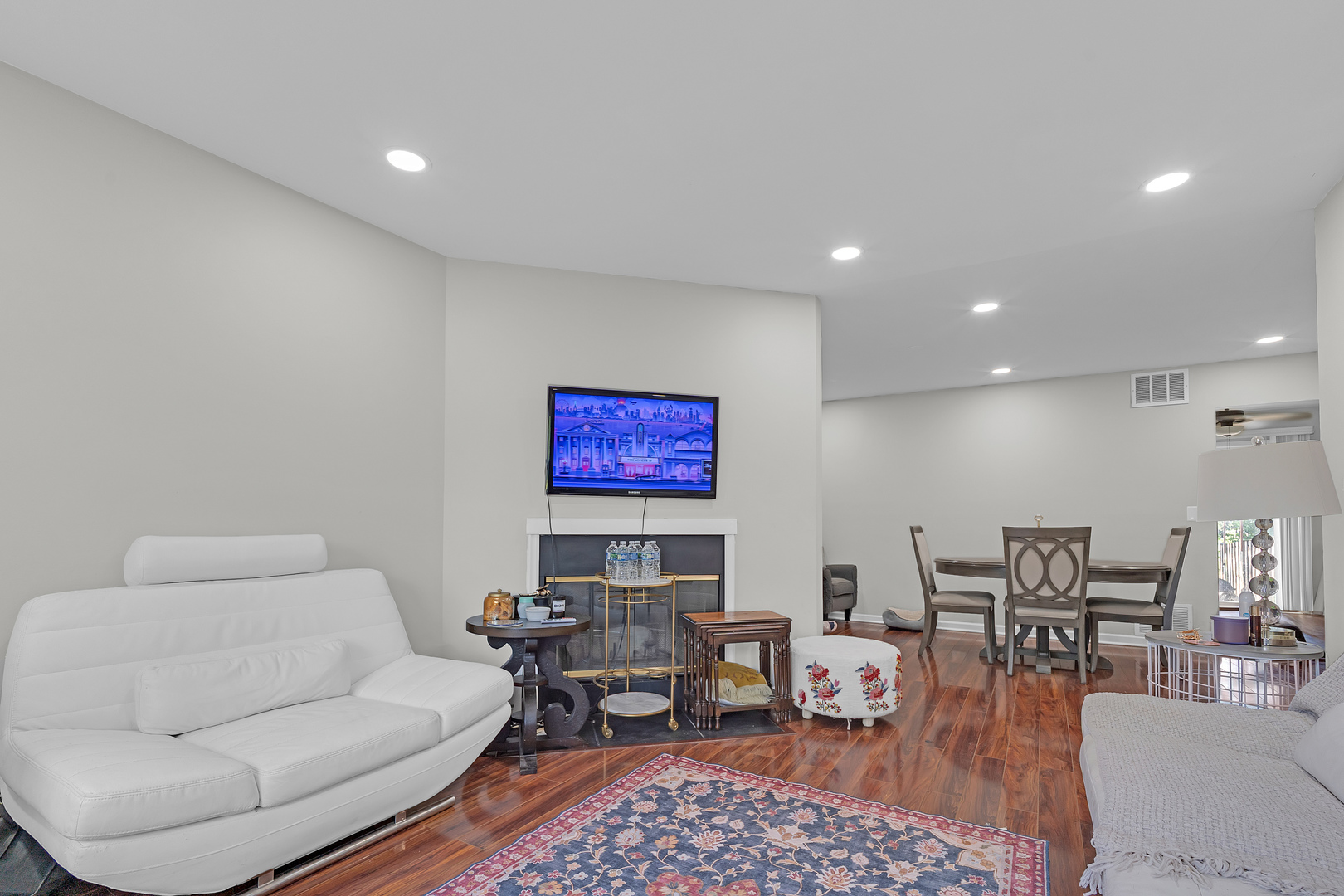 1916 Cheltenham Place Property Photo 3