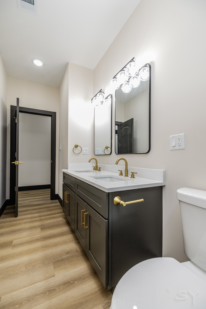 5637 S Prairie Avenue Property Photo 10