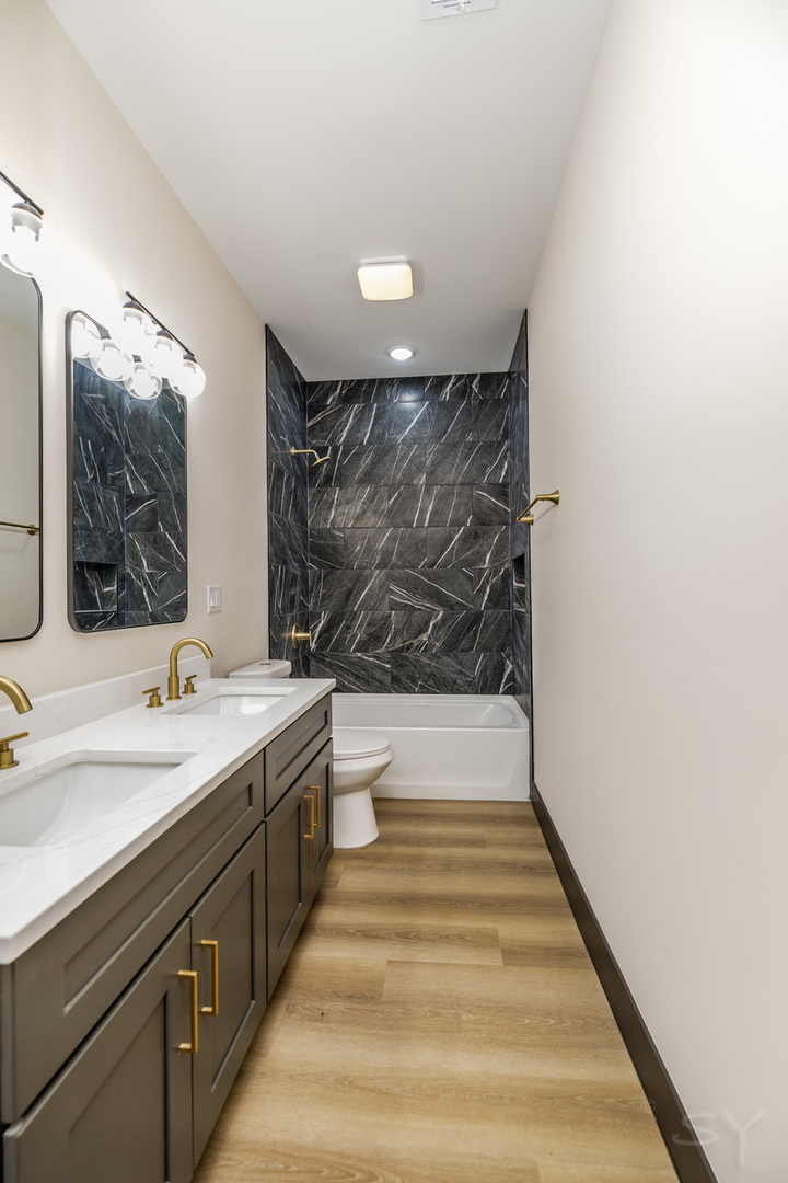 5637 S Prairie Avenue Property Photo 11
