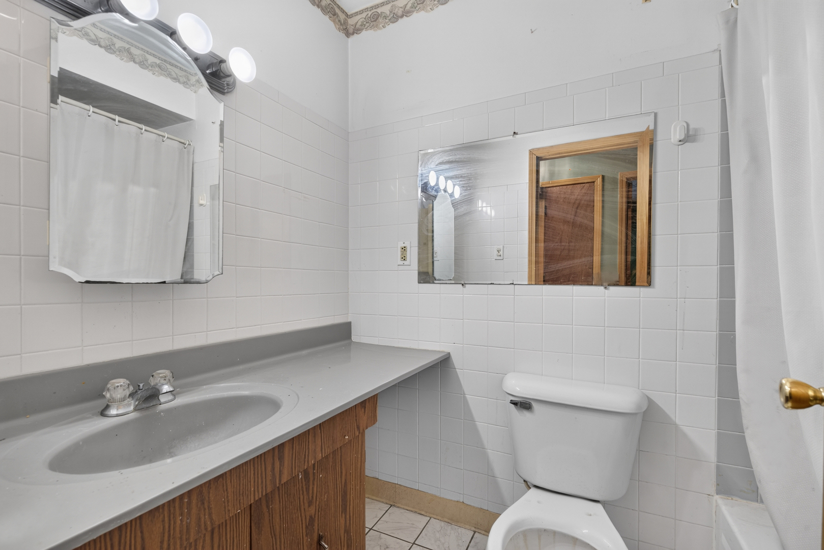 7768 S Luella Avenue Property Photo 6
