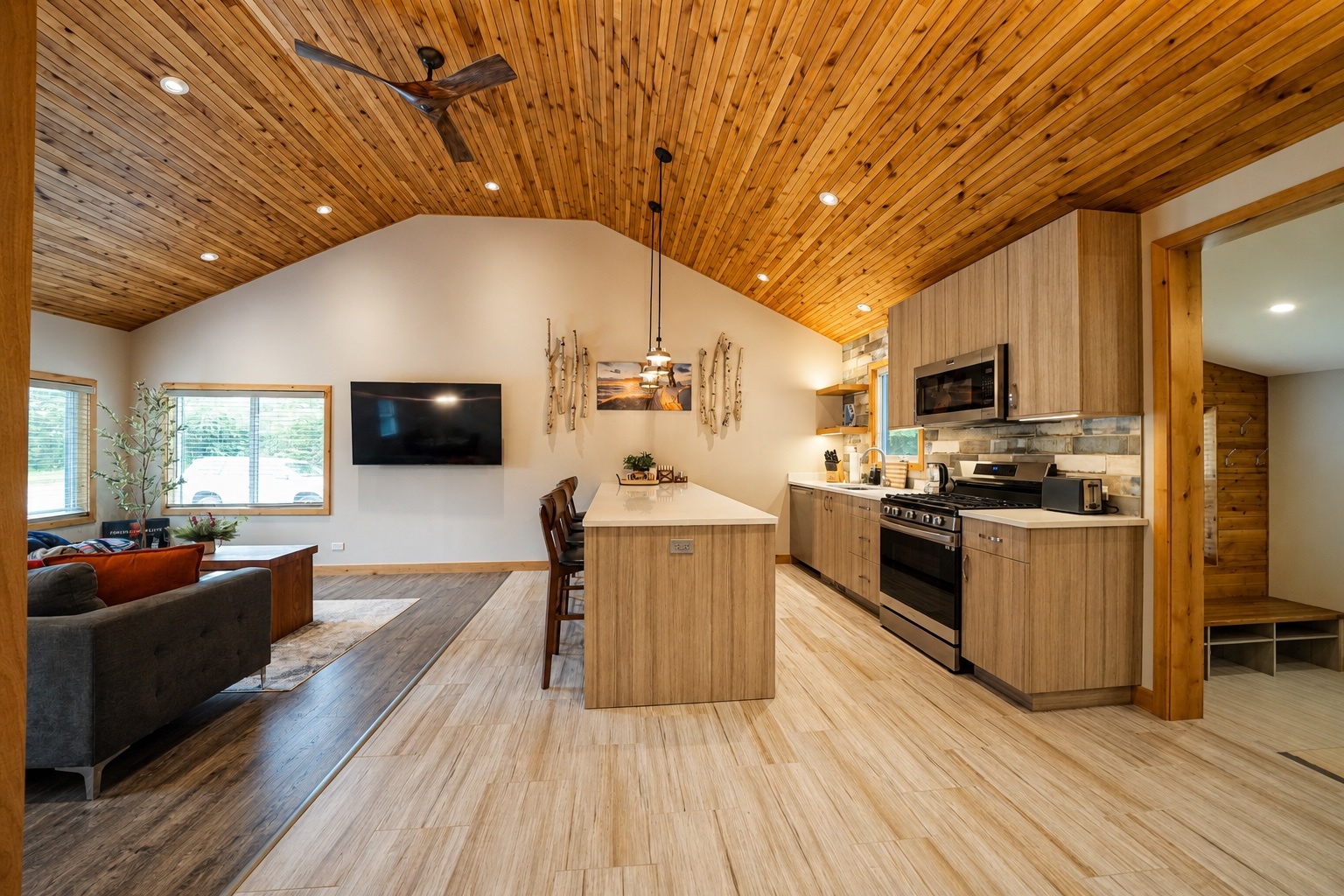 42981 N Lake Avenue Property Photo 6