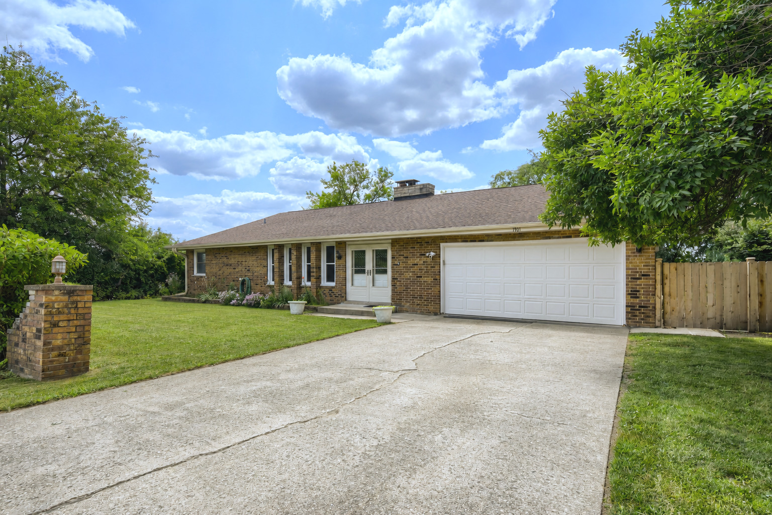 1701 Lynwood Lane Property Photo 3