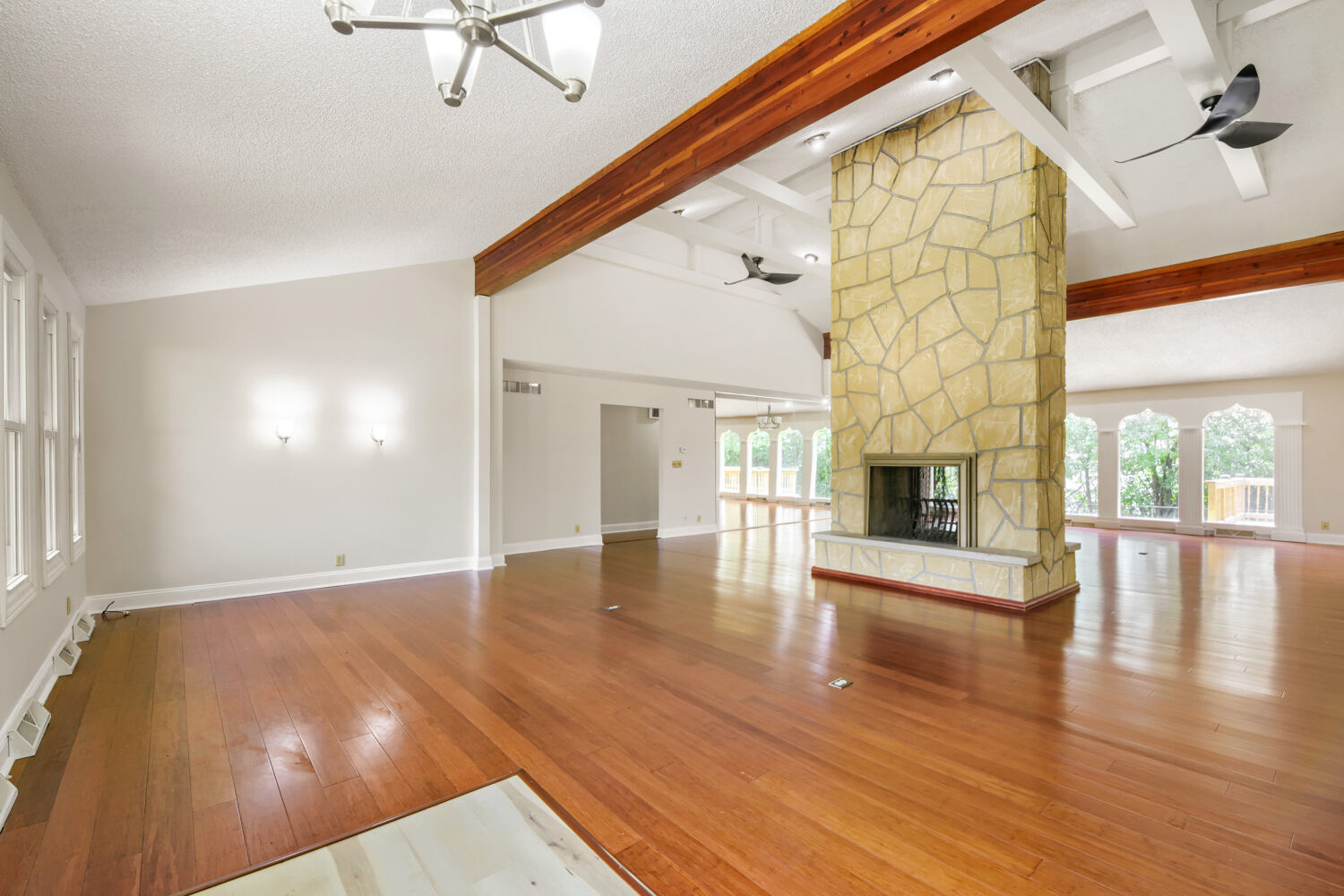 1701 Lynwood Lane Property Photo 4