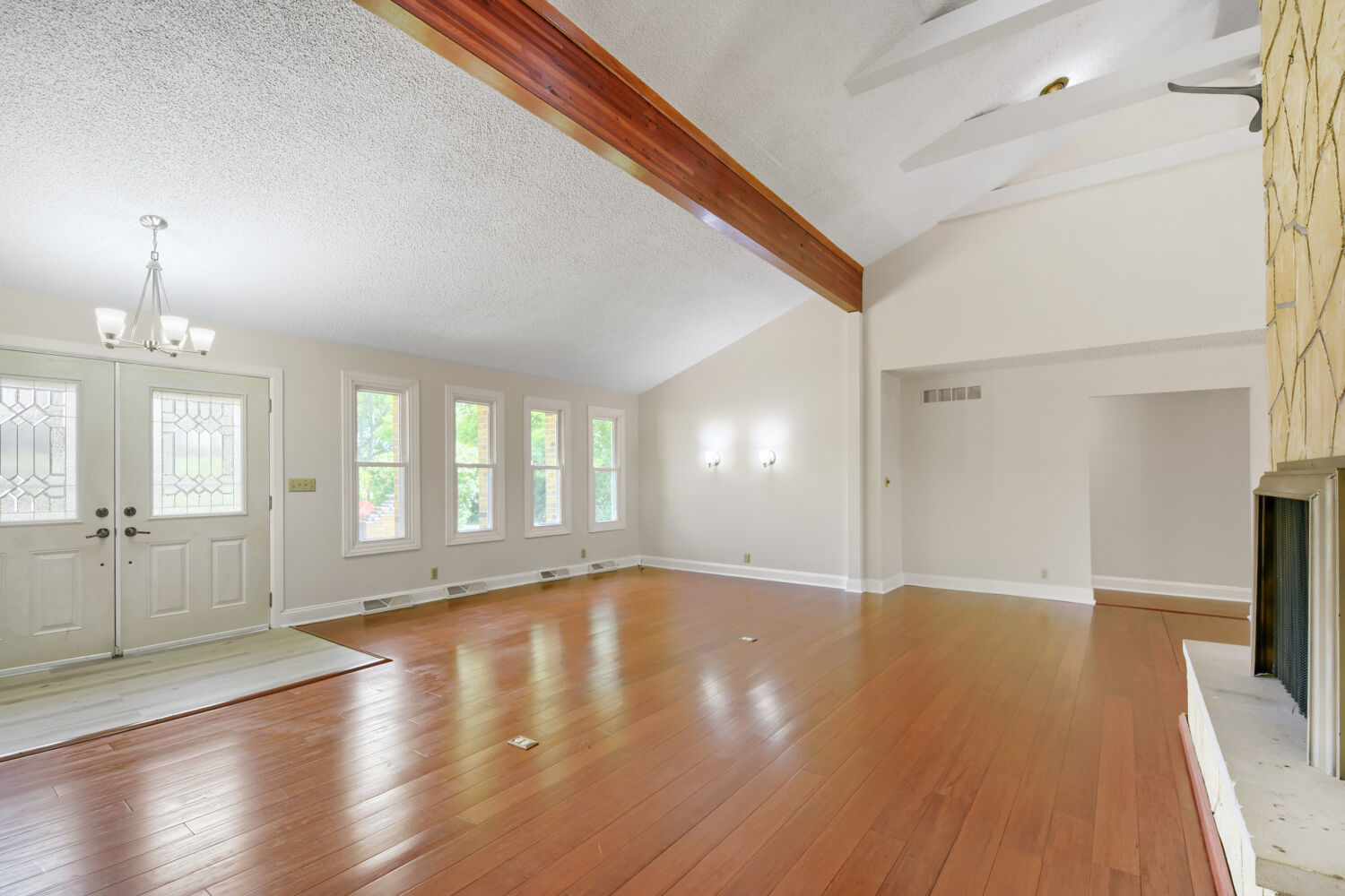 1701 Lynwood Lane Property Photo 6