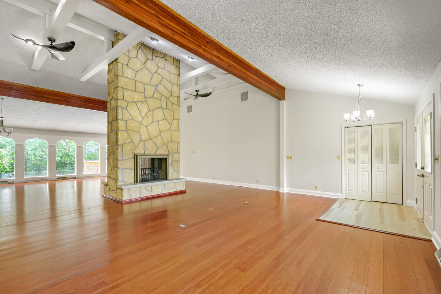 1701 Lynwood Lane Property Photo 7