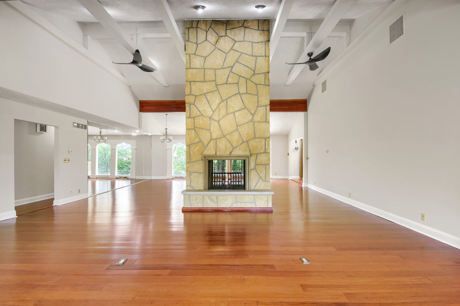 1701 Lynwood Lane Property Photo 8