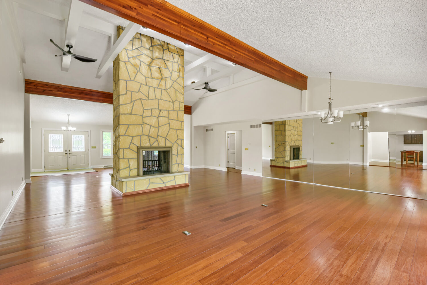 1701 Lynwood Lane Property Photo 10
