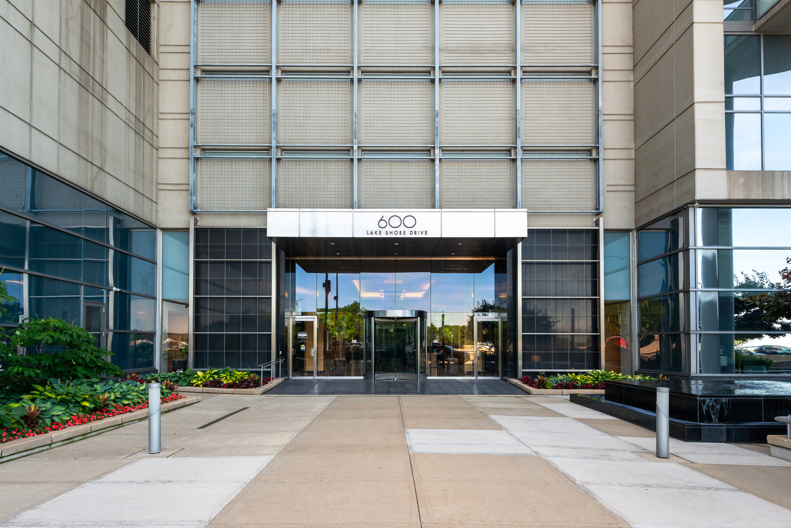 600 N Lake Shore Drive 807 Property Photo 2
