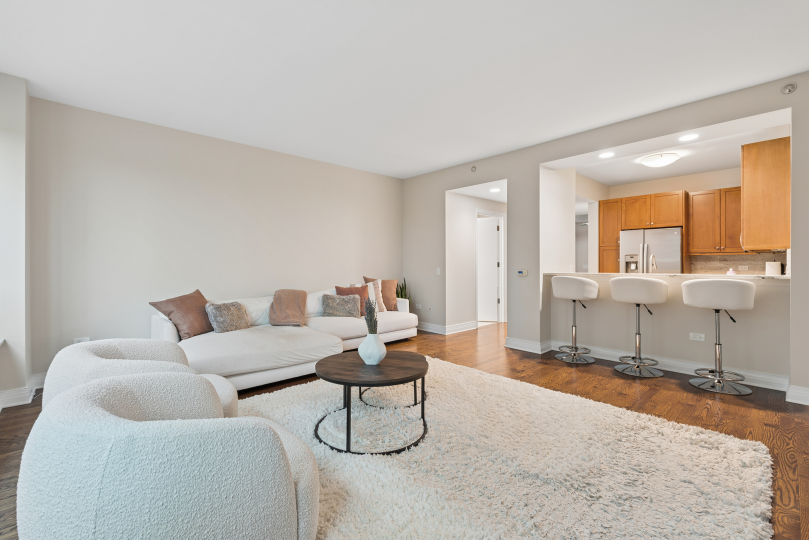 600 N Lake Shore Drive 807 Property Photo 8