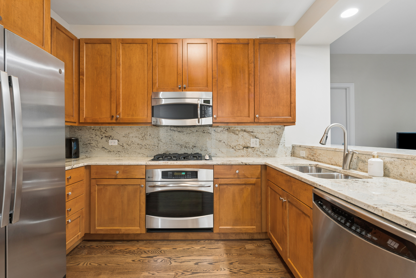 600 N Lake Shore Drive 807 Property Photo 11